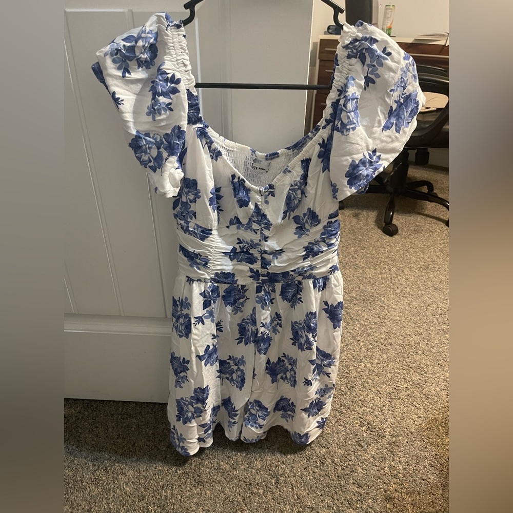 Hollister Romper ( never worn out) super cute and comfy!